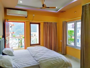 Deluxe Double Room, Balcony, Mountain View
