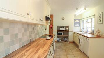 Opvaskemaskine, køkkentøj/tallerkener/redskaber