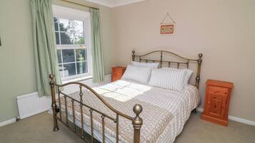4 bedrooms, individually decorated, individually furnished, free WiFi