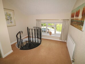 Interior - Larkspur Cottage (Alford)