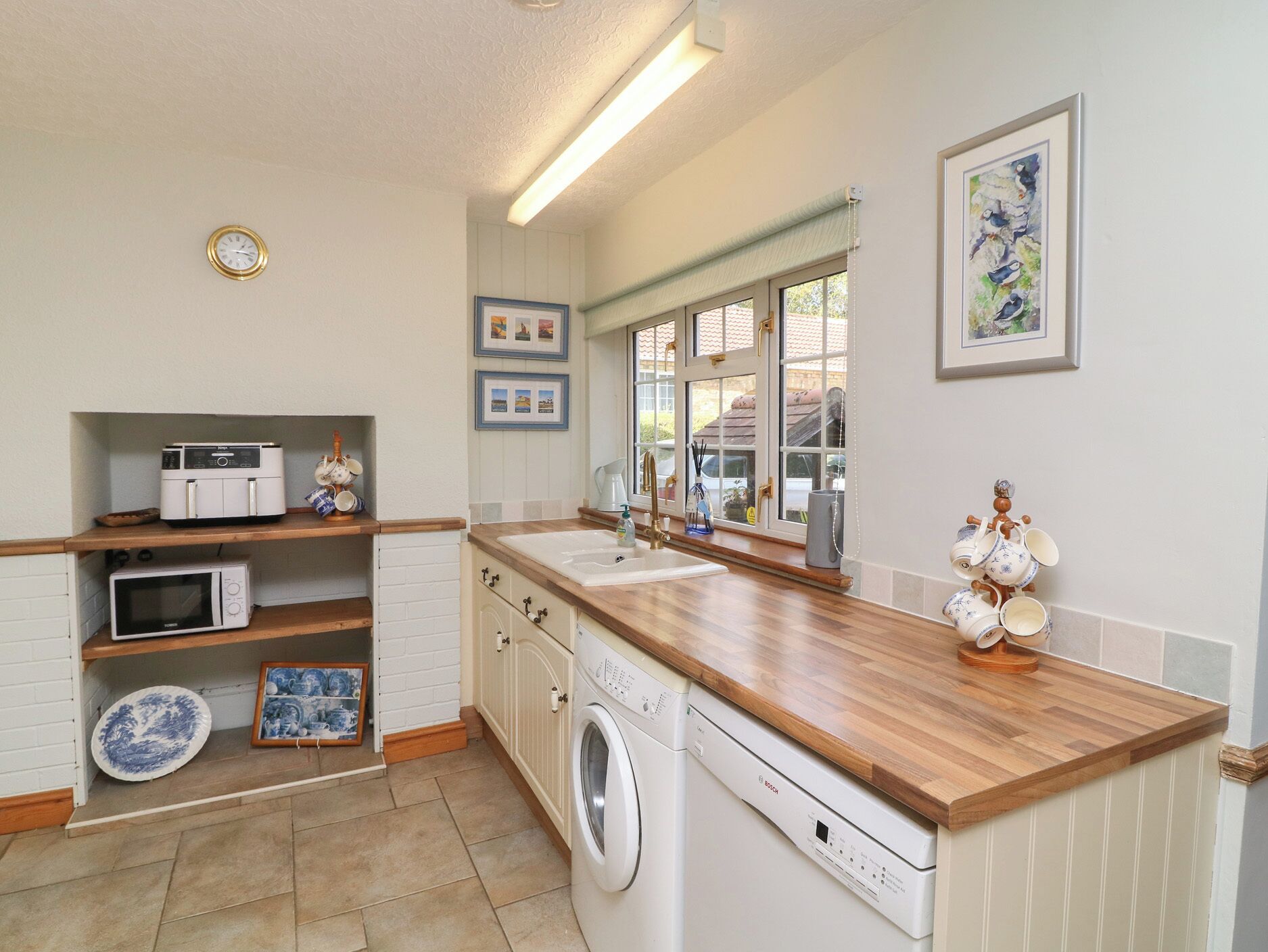 Opvaskemaskine, køkkentøj/tallerkener/redskaber