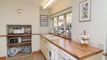 Dishwasher, cookware/dishes/utensils