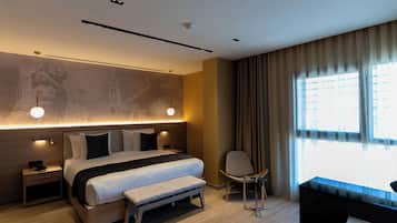 Executive suite | Een kluis op de kamer, een bureau, een laptopwerkplek