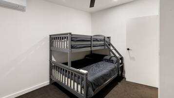 3 bedrooms, WiFi, bed sheets