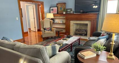 Charming 3-bedroom cottage in Greenville 1 mile from ECU campus