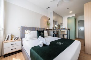 Desk, blackout drapes, iron/ironing board, free WiFi - Riveria Premier Suites Kuala Lumpur (Kuala Lumpur)