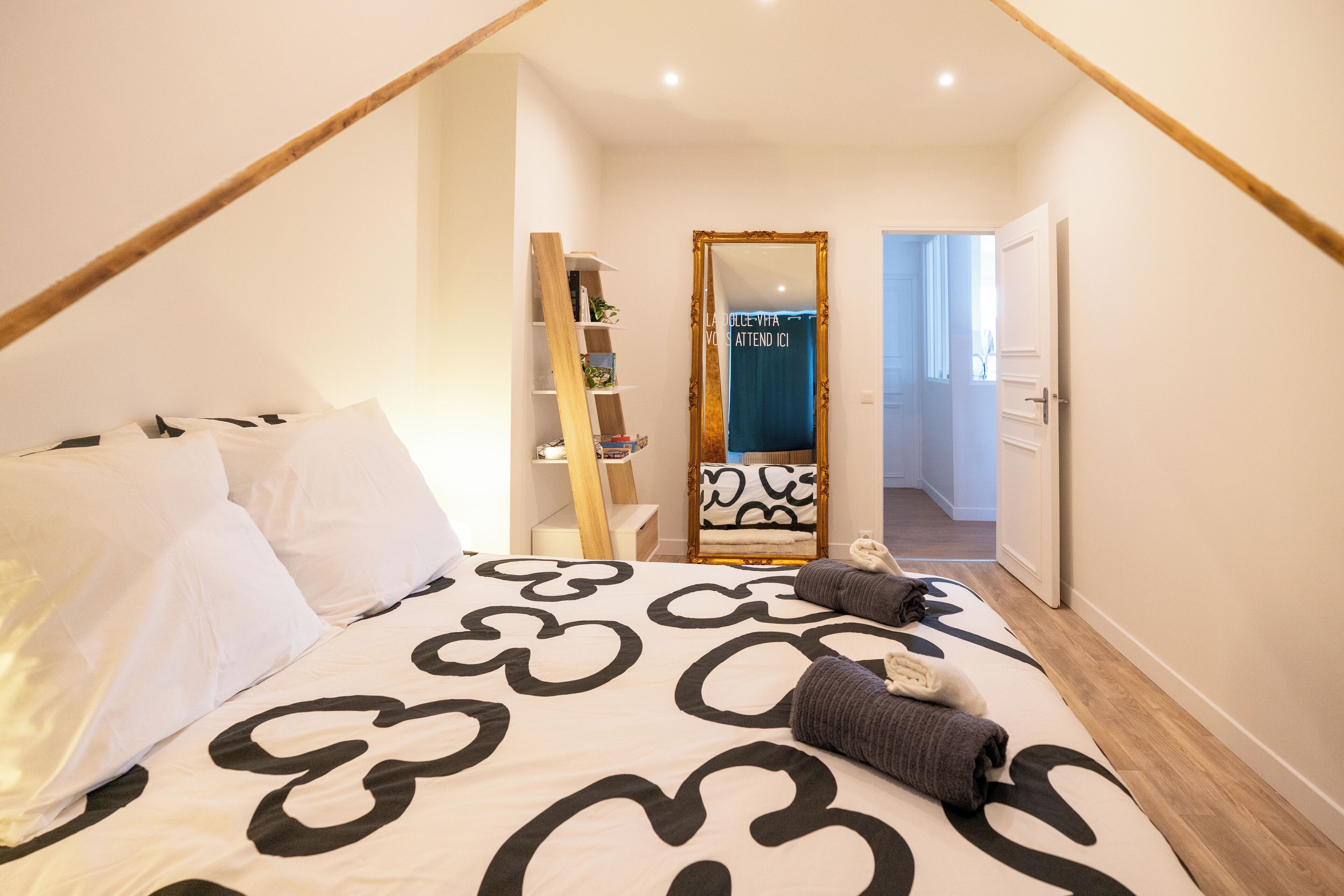 2 chambres, fer et planche à repasser, Wi-Fi, draps fournis