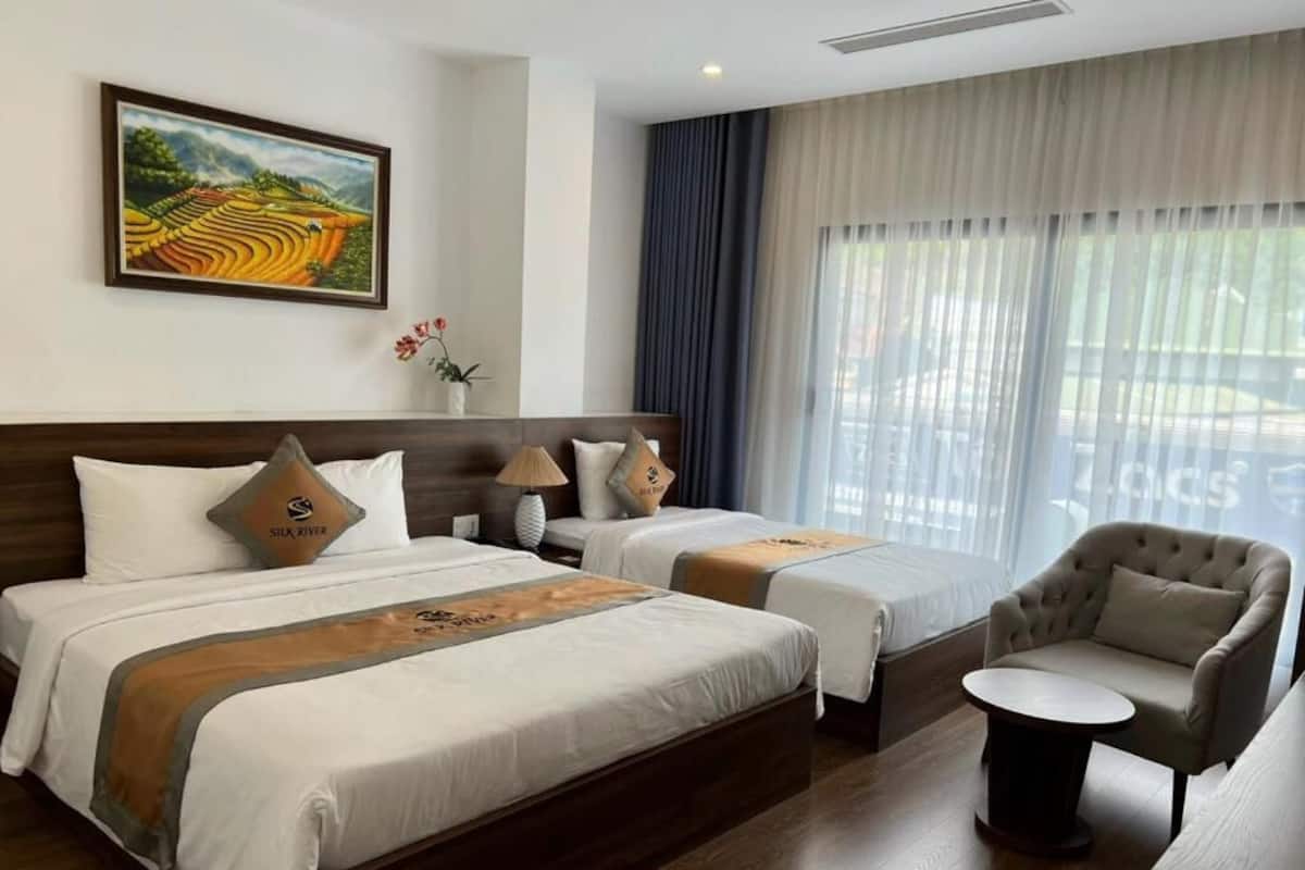 In-room safe, soundproofing, iron/ironing board, free WiFi
