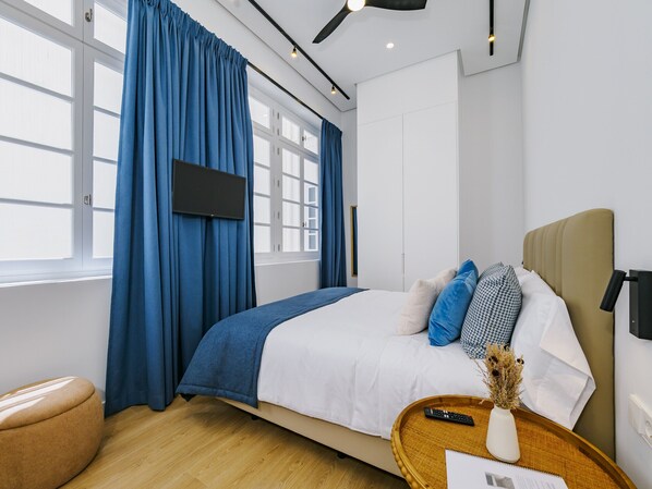Free WiFi, bed sheets