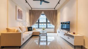 Suite Keluarga, 4 kamar tidur, Bebas Asap Rokok | Area keluarga | Smart TV 43-inci dengan saluran TV digital dan Netflix