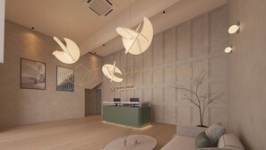 Ein moderner Empfangsbereich mit einem grünen Tresen, schlichtem Design und einem großen Fenster.