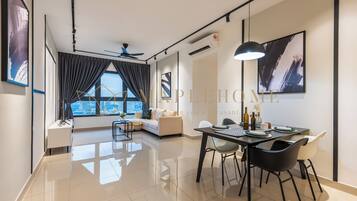 Royal Suite, 3 Bedrooms, Non Smoking | Dining room