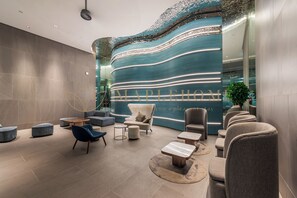 Coin salon dans le hall