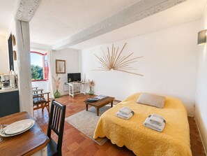 1 dormitorio, tabla de planchar con plancha, wifi gratis y ropa de cama