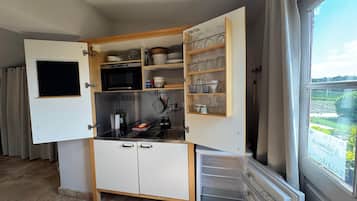 Geladeira, micro-ondas, fogão, cooktop