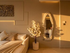 TV - New 1BR | Burj Khalifa Infinity Pool | Dubai Mall (Dubai)