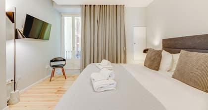 * Exclusive Riverside Haven in Lisbon Top-Location *