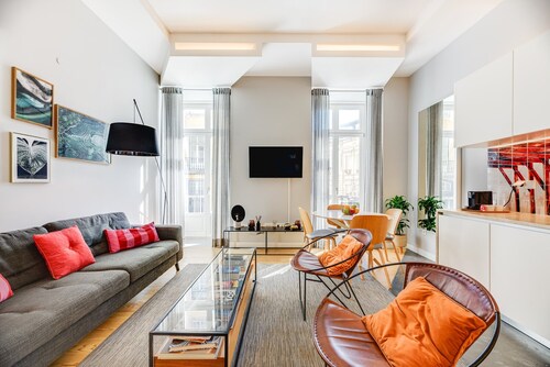 * Exclusive Riverside Haven in Lisbon Top-Location *