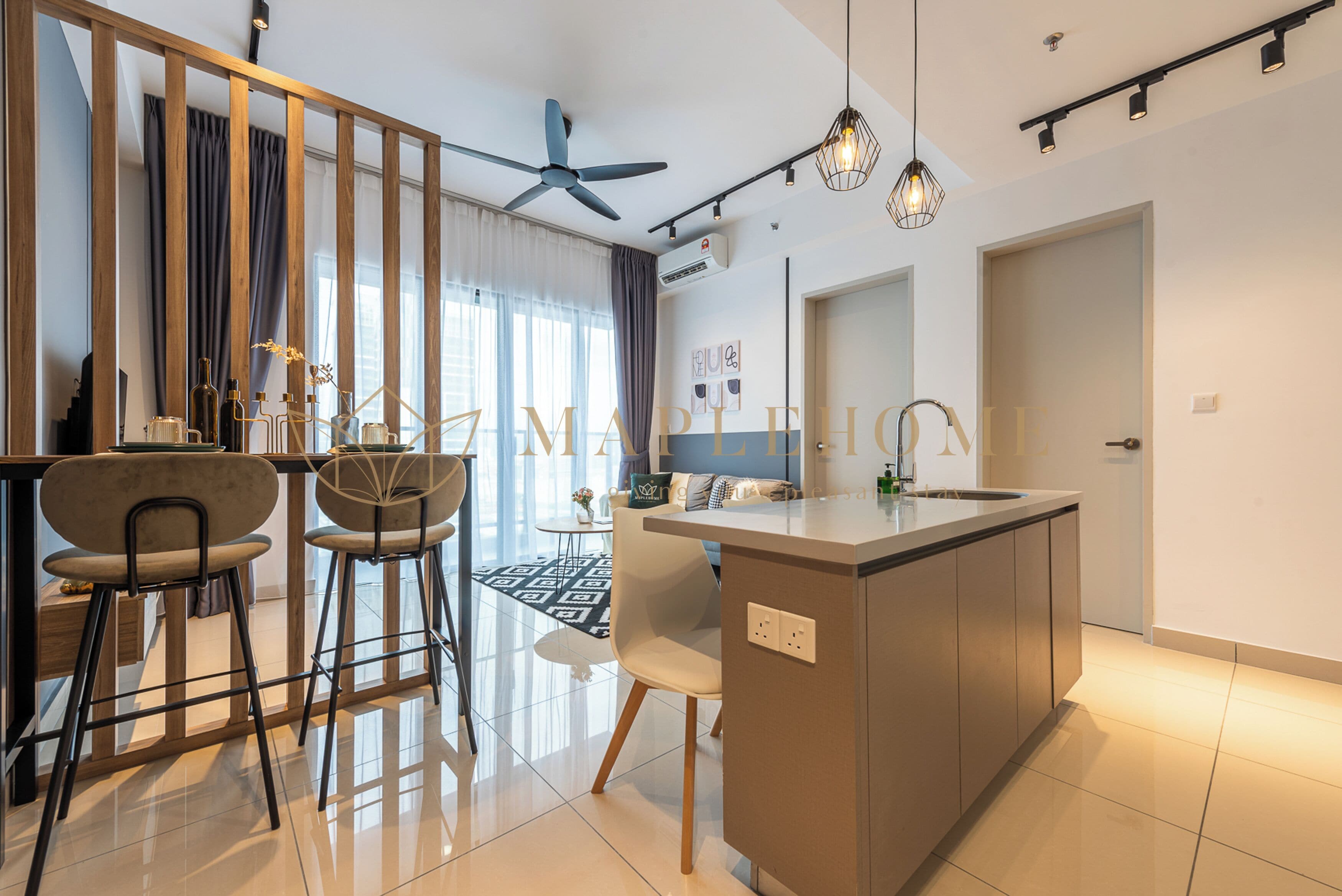 Phòng Suite Deluxe, 1 phòng ngủ, ban công | Khu vực ăn uống tại phòng