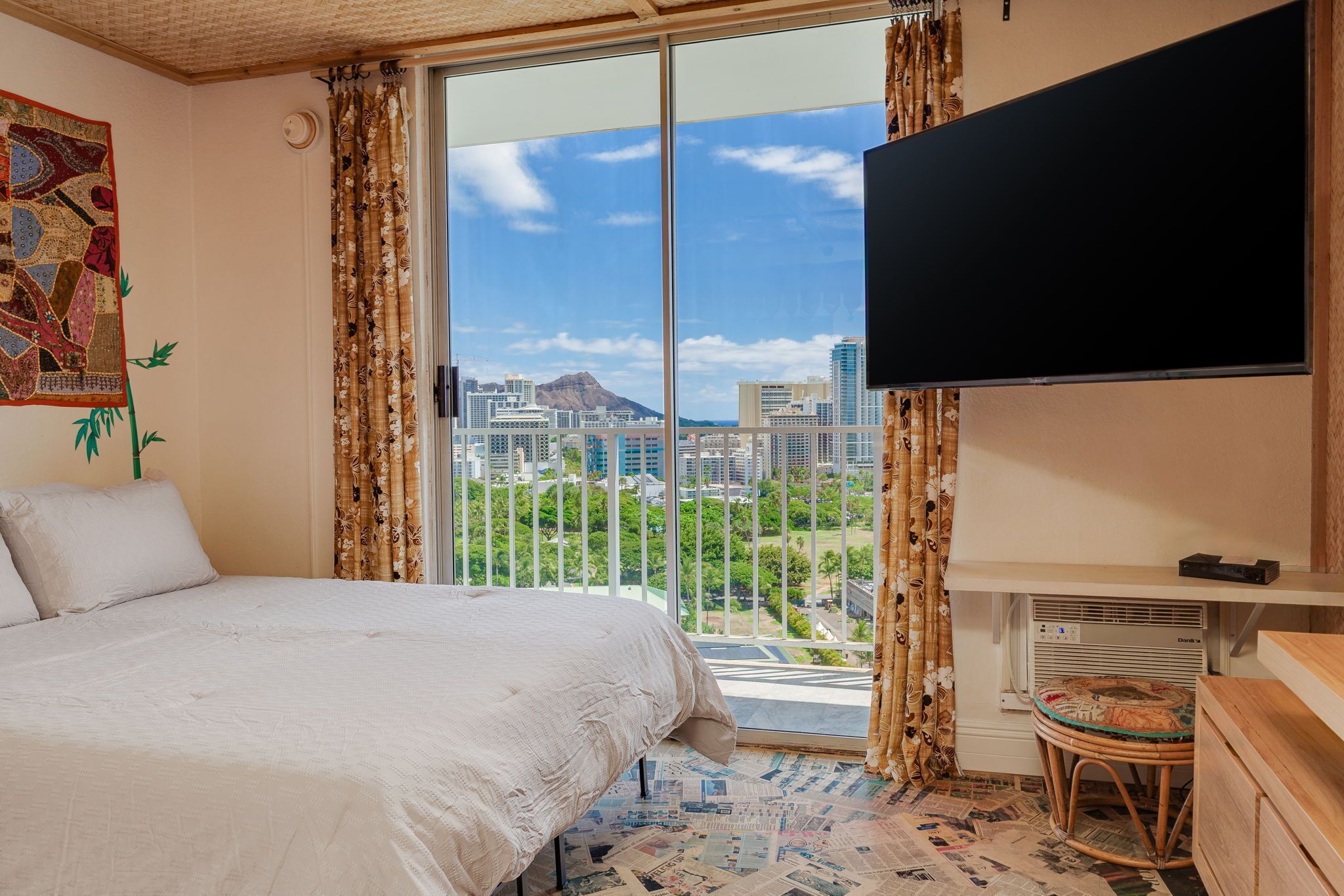 Iron/ironing board, free WiFi, bed sheets