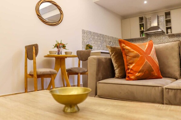 Classic Apartment, City View | Living area