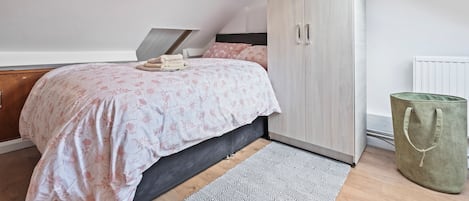 3 bedrooms, iron/ironing board, WiFi