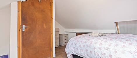 3 habitaciones, tabla de planchar con plancha y wifi