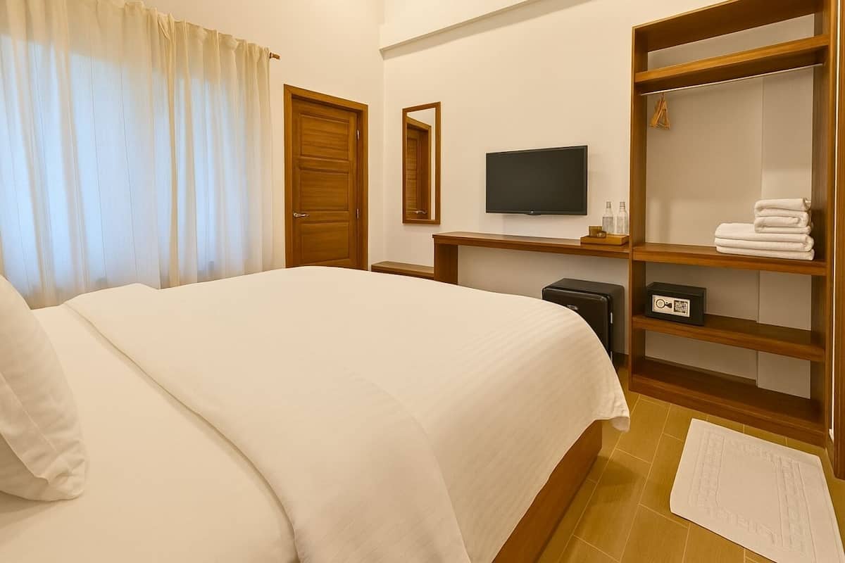 Caja de seguridad en la habitación y cortinas blackout