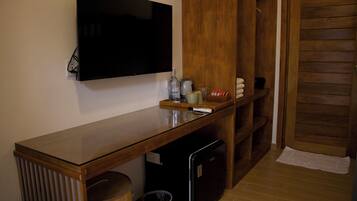 Habitación Deluxe | Caja fuerte, cortinas opacas, sistema de insonorización