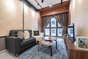 豪華套房, 1 間臥室, 非吸煙房 | 起居區 | 43-吋智慧型電視、數位頻道、Netflix、串流服務