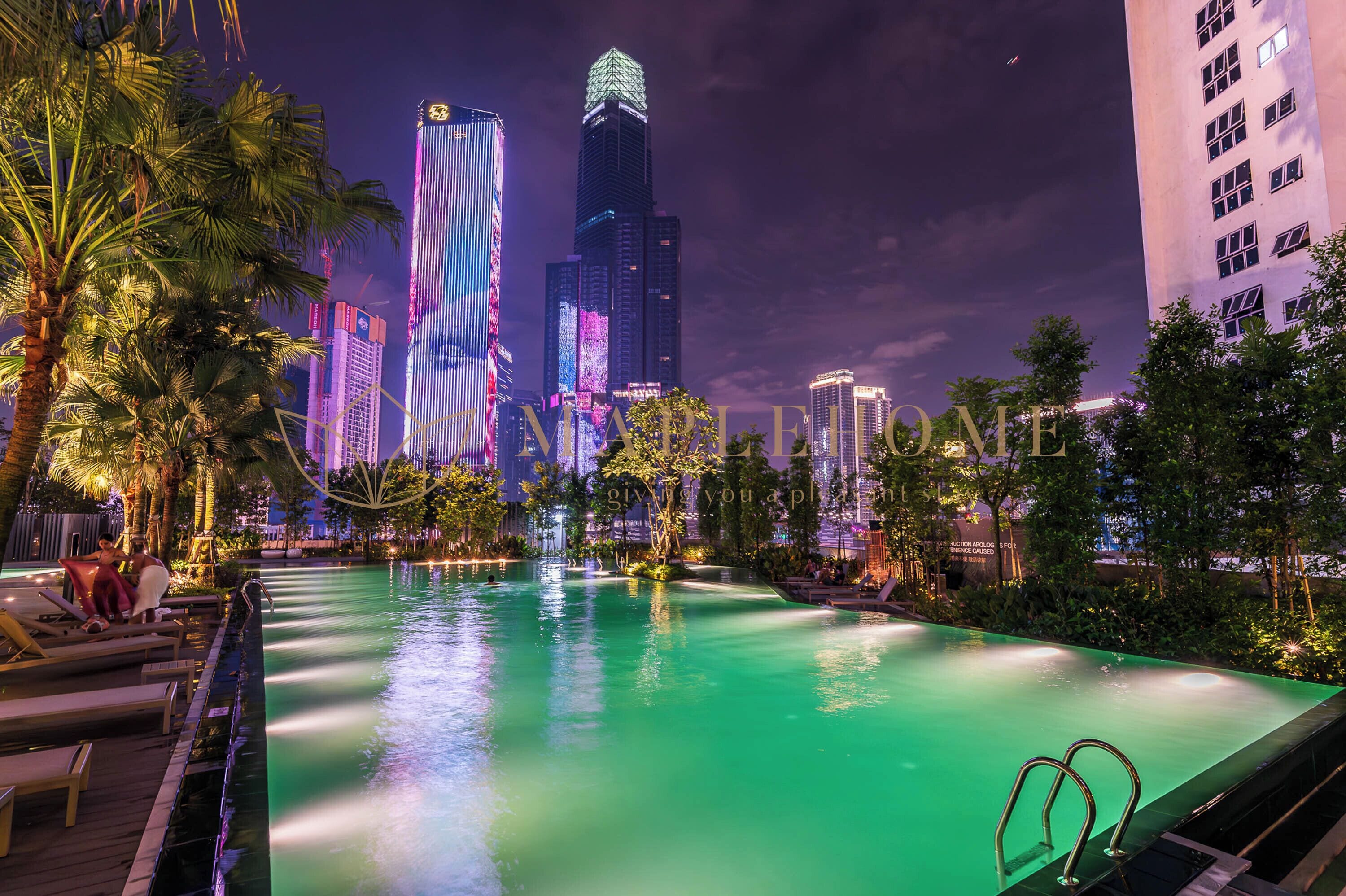 Outdoor pool, open 8:00 AM to 10:00 PM, pool loungers