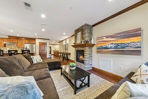 Téléviseur, foyer, jeux vidéo