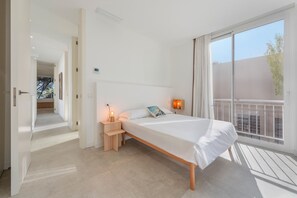 3 slaapkamers, een strijkplank/strijkijzer, wifi, beddengoed