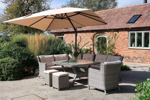 Outdoor dining - Relaxing Retreat in Shropshire (Eaton Constantine)