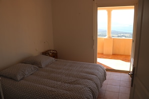 7 bedrooms, iron/ironing board, Internet, bed sheets