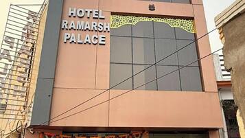 Fachada de la propiedad