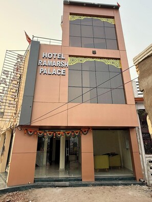 Fachada de la propiedad