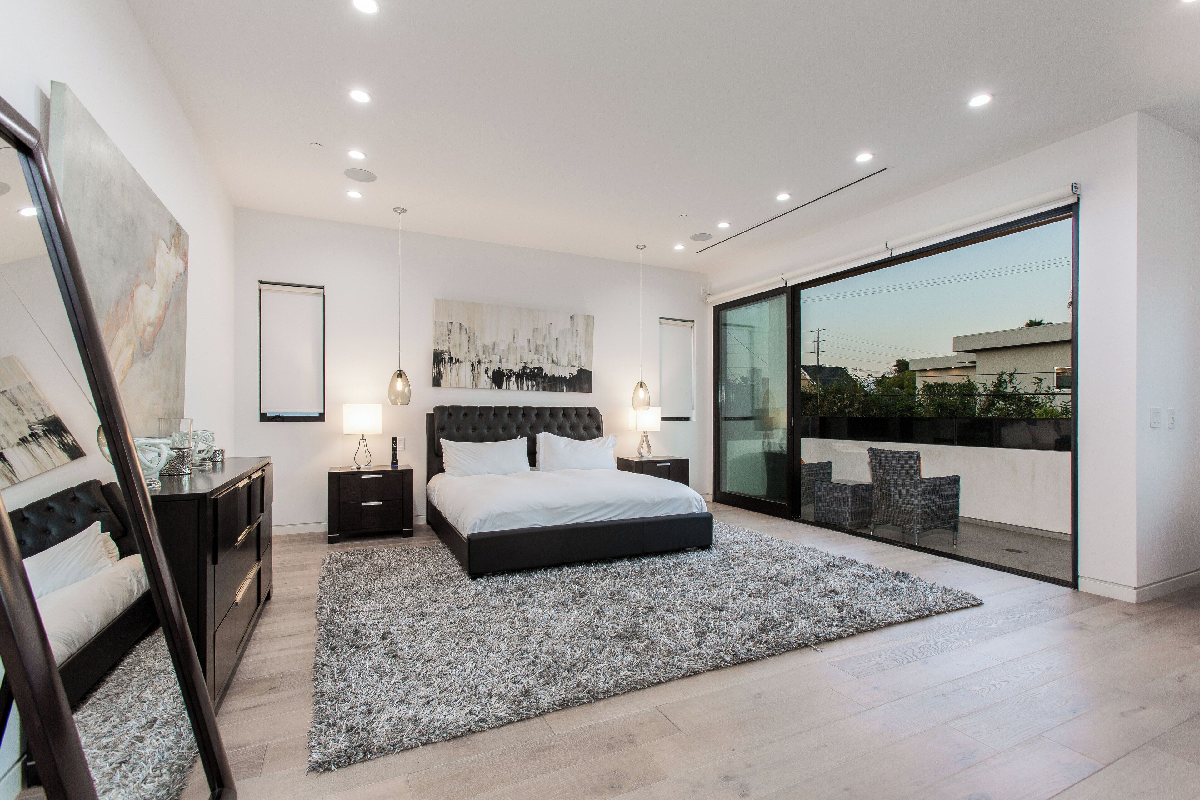 5 bedrooms, iron/ironing board, free WiFi, bed sheets