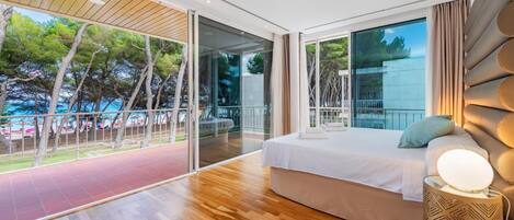 4 slaapkamers, een strijkplank/strijkijzer, wifi, beddengoed