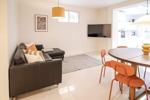 TV - Elegant 3BR with Stunning Outdoor Space (Jerusalem)