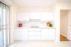 Microwave, stovetop, dishwasher, coffee/tea maker