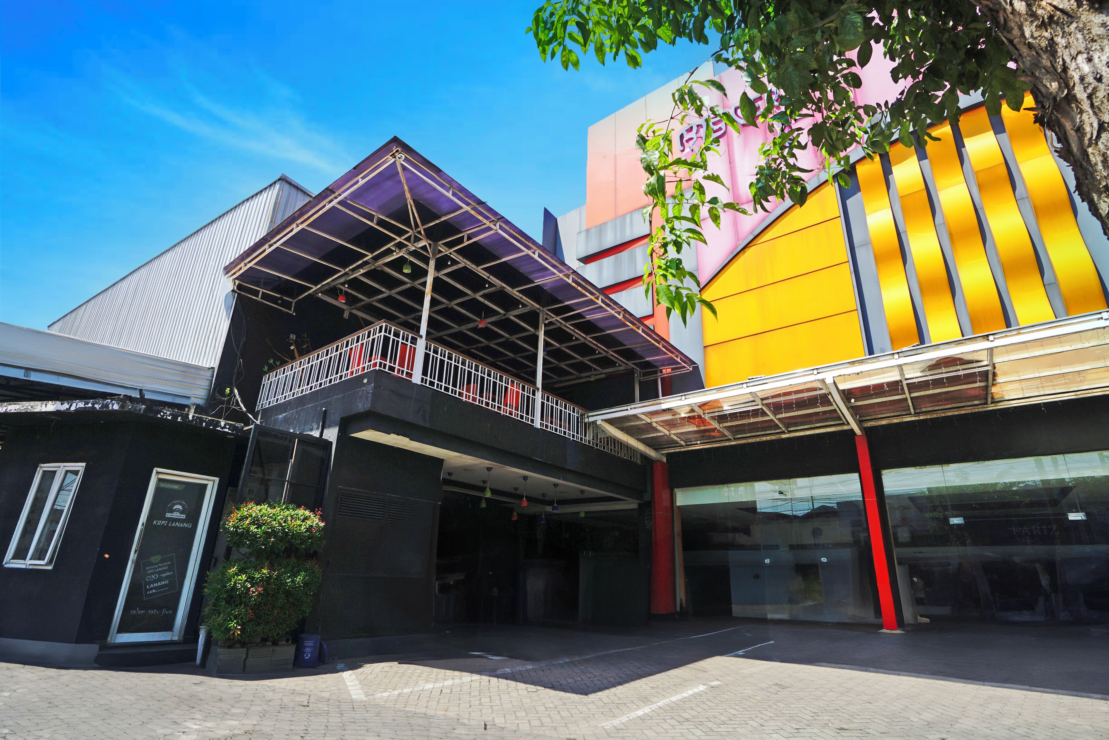 Fachada de la propiedad