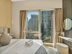 Desk, iron/ironing board, WiFi, bed sheets