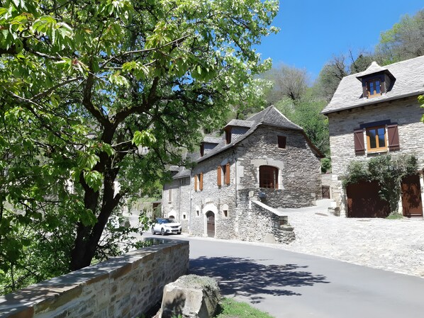 Exterior - Gite Belcastel – In One of France’s Most Beautiful Villages – Aveyron (Belcastel)