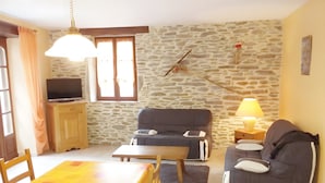 Living area - Gite Belcastel – In One of France’s Most Beautiful Villages – Aveyron (Belcastel)