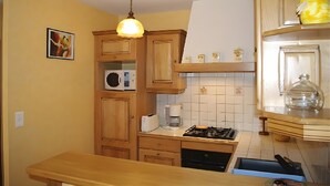 Private kitchen - Gite Belcastel – In One of France’s Most Beautiful Villages – Aveyron (Belcastel)