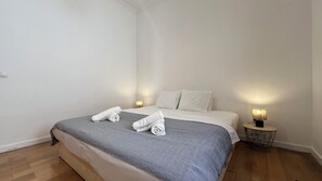 Fer et planche à repasser, accès au Wi-Fi (inclus)