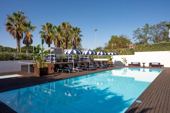 Innenpool, beheizter Pool