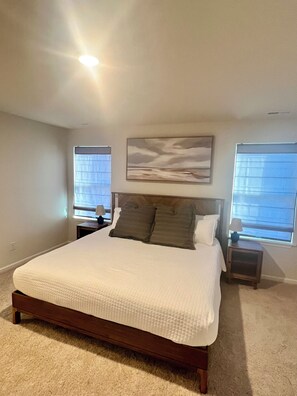 3 bedrooms, iron/ironing board, WiFi, bed sheets - Brand New Home with Open Floor Plan and Large Back Yard (Southport)