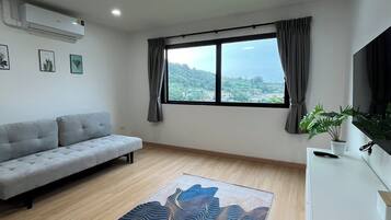 Familiekamer, 1 slaapkamer, niet-roken | Televisie